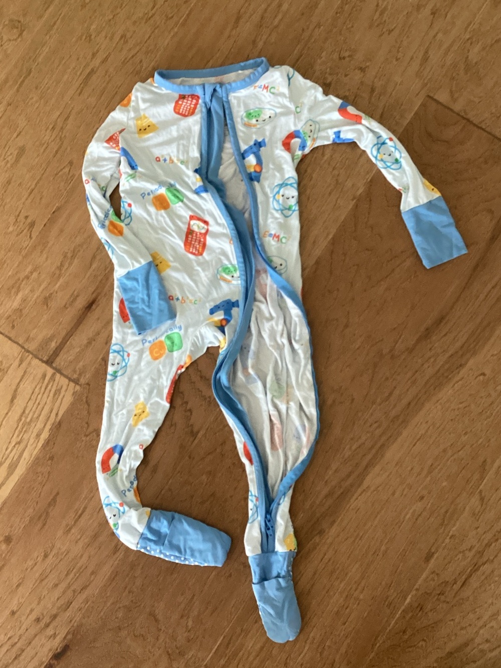 Angel Dear periodically cute pajamas size 18-24 months. Like new.